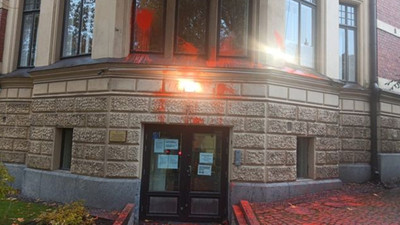 Türk büyükelçiliğine sis bombalı saldırı