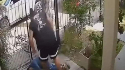 Fenomen Jahrein'den hırsıza tekme tokat dayak