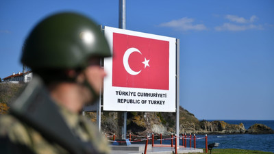 Yunanistan'a kaçak geçerken yakalandılar