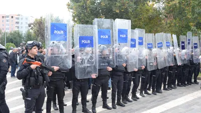 Öcalan eyleminde gözaltına alınanlar serbest