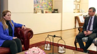CHP Lideri Özgür Özel, DİSK Genel Başkanı ile bir araya geldi