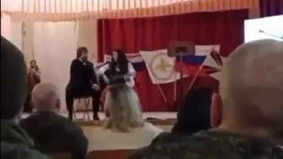 Ünlü şarkıcıya sahnede korkunç bir şekilde can verdi