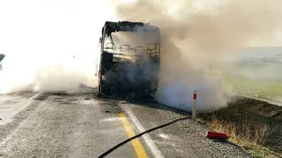 Yolcu otobüsü alev alev yandı