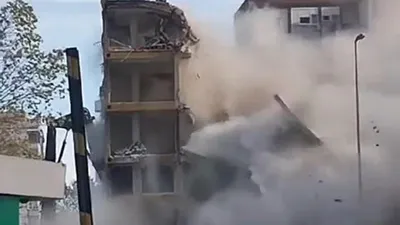 İstanbul'da 11 katlı bina yerle bir oldu
