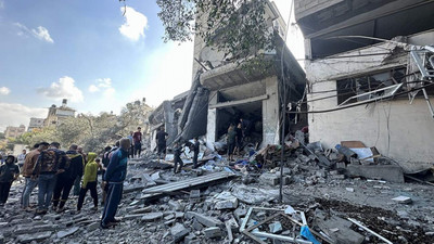 İsrail, bir mülteci kampını daha vurdu
