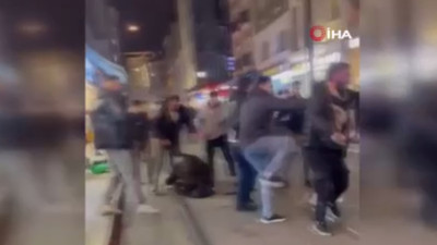 İstanbul'da sokak ortasında öldüresiye dayak kamerada