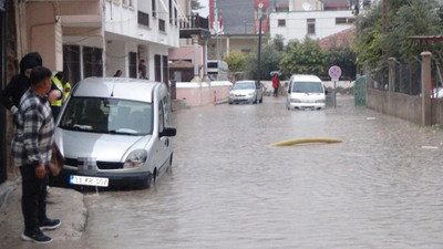 Mersin’de şiddetli yağış sele döndü
