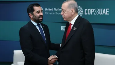 Erdoğan’ın elini sıkan başbakana tehdit