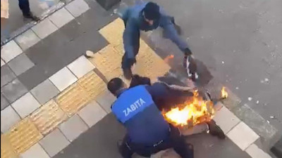 Bir vatandaş belediyenin önünde kendini yaktı