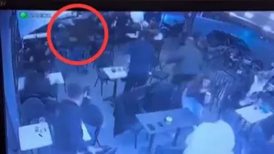 Starbucks’a müşteriler otururken silahlı saldırı!