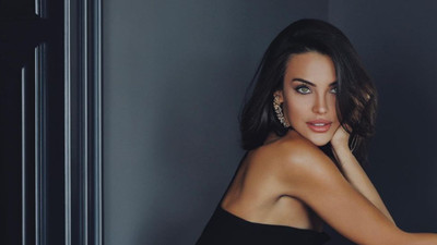 Tuvana Türkay derin dekoltesiyle Instagram'ı kasıp kavurdu