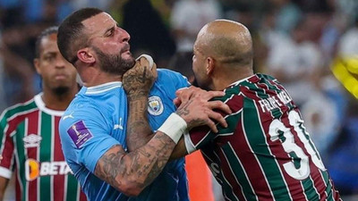 Melo yine iş başında! Sahanın içi ringe döndü