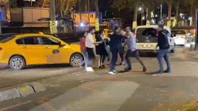 Yolcu seçen taksiciye, yolcu dayağı! O anlar kamerada