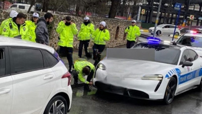Korkulan oldu; Porsche polis aracı kaza yaptı