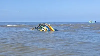Sakarya'da balıkçı teknesi alabora oldu