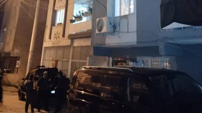 Babasını öldürdü, kendini ihbar etti; kaçtı!