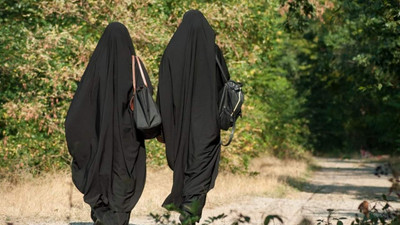Suudi Arabistan'da kısmi kıyafet devrimi: Çarşaf yasaklandı