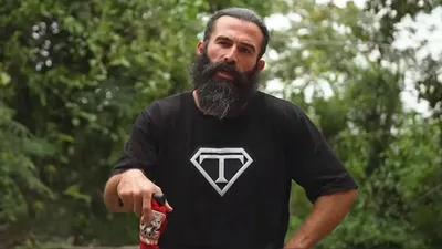 Turabi Survivor adasına veda etti