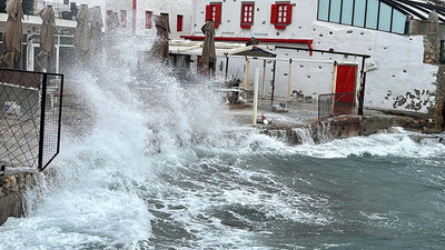 Bodrum fırtınaya esir oldu! Dalgaların boyu 3 metreyi aştı