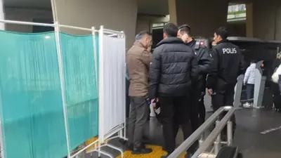 Yürüyen merdivene sıkışan işçi hayatını kaybetti