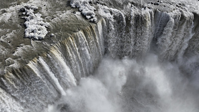 Film sahnesi değil, gerçek! Niagara Şelalesi buz tuttu