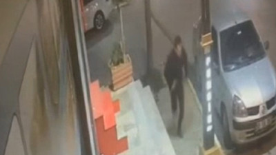 Baba ile engelli oğluna silahlı saldırı kamerada