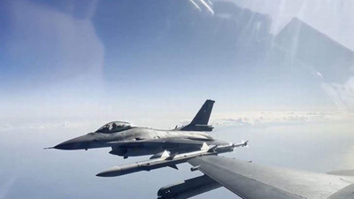 Türk savaş uçakları Kıbrıs'ın güneyine indi