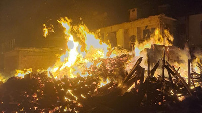 Bomba değil, buzdolapları patladı, 2 ev alevler içinde kaldı