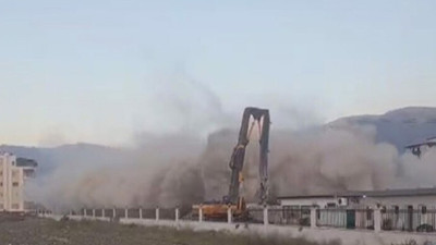 Hatay'da 11 katlı bina böyle yıkıldı