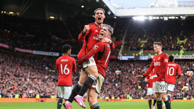 Manchester Utd. Liverpool'u son dakikada yıktı