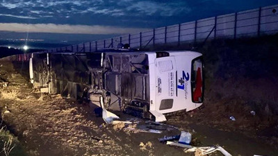 Kırşehir'de yolcu otobüsü devrildi! 15 kişi yaralandı
