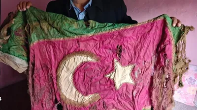 Şehit kanlı, Kurtuluş Savaşı'ndan kalma Türk bayrağı bulundu