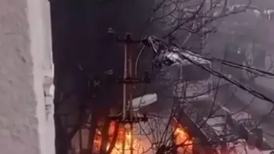 Park halindeki elektrikli araç yandı