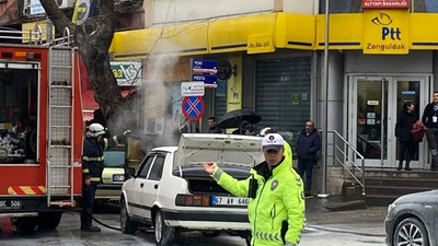Seyir halindeki otomobil alev alev yandı