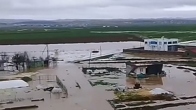 Diyarbakır'da sokaklar ve evler sular altında kaldı