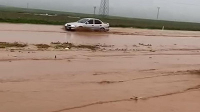 Sağanak sonrası kara yolunu su bastı