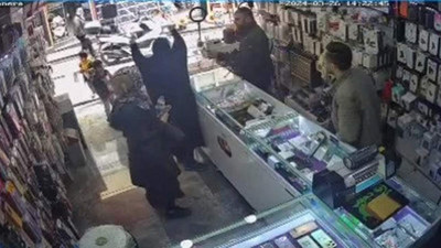 İstanbul'da kadın müşteriye darp kamerada