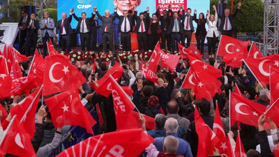 CHP lideri Özel Marmaris’te AK Parti adayına yüklendi: “Parti logosu kullanmaktan utanıyorlar”