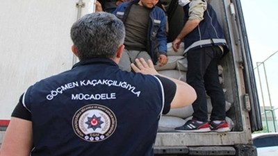 Mercimek yüklü tırın içinden 40 kaçak göçmen çıktı