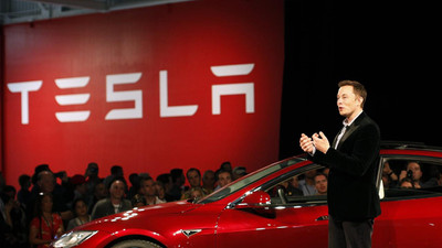 Elon Musk Tesla'daki inadından vazgeçti
