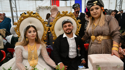 2 gün 2 gece süren aşiret düğününde gelin ve damada bir servet takıldı