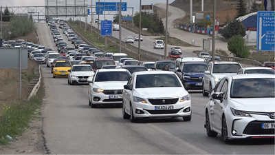 Tatil dönüşü çilesi erken başladı: Trafik kilit