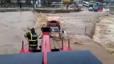 Pakistan’daki sel ve yıldırımlarda 43 kişi hayatını kaybetti