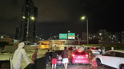 Dubai sular altında.... Şehir göle döndü, havalimanı sular altında kaldı