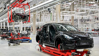 Tesla'da Elon Musk depremi: Binlerce işçi işten çıkarıldı