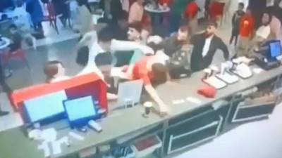 Yine Esenyurt yine olay: AVM'de garsona hamburgeri beğenmedim dayağı