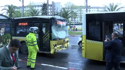 İstanbul'da 2 İETT otobüsü çarpıştı