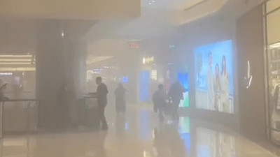 İstanbul'da ünlü AVM'de panik anları: İçeriyi duman kapladı