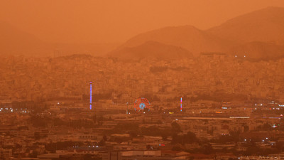 Burası ne Mars ne de çöl... Çöl tozu her yeri kapladı