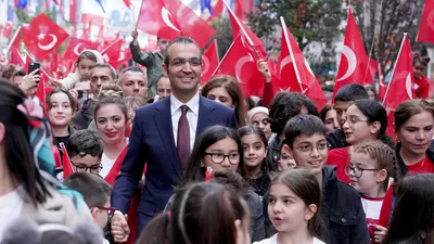 Şişli'de binlerce kişiyle ''Bayrak Yürüyüşü''